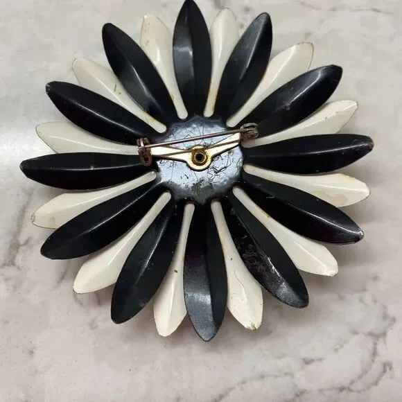 Vintage Women's Jewelry Black White Enamel Decorative Sunflower Brooch‎ Pin - Picture 3 of 9